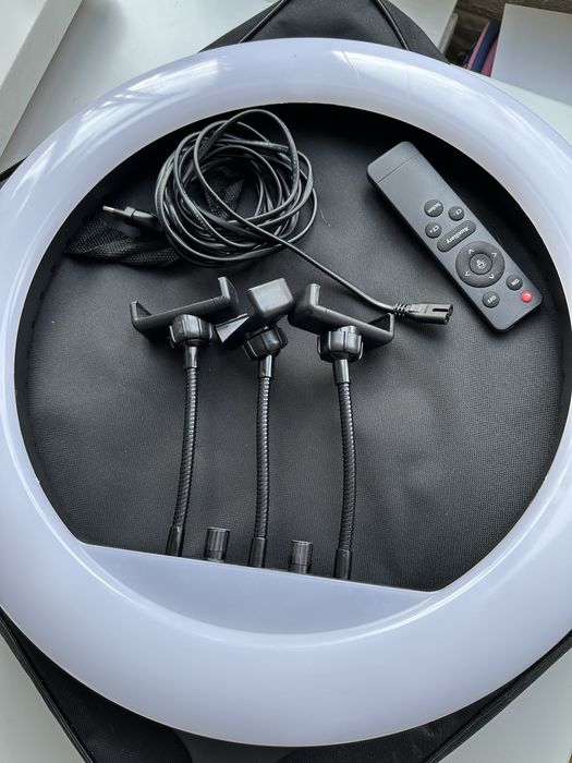 Кільцева лампа . Світло для блогера