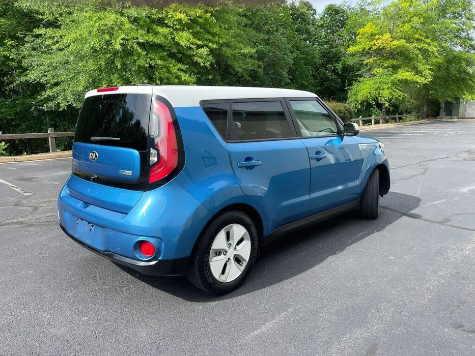 Kia Soul EV      2021