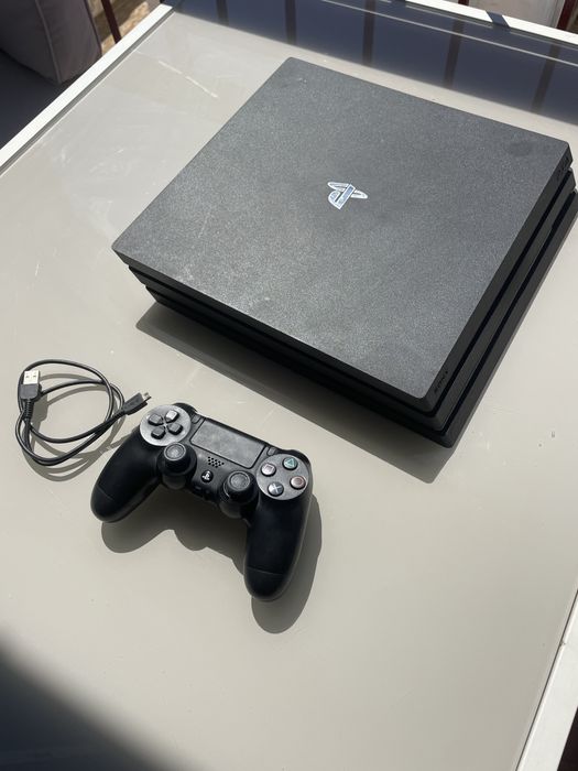 ps4 pro em excelente estado