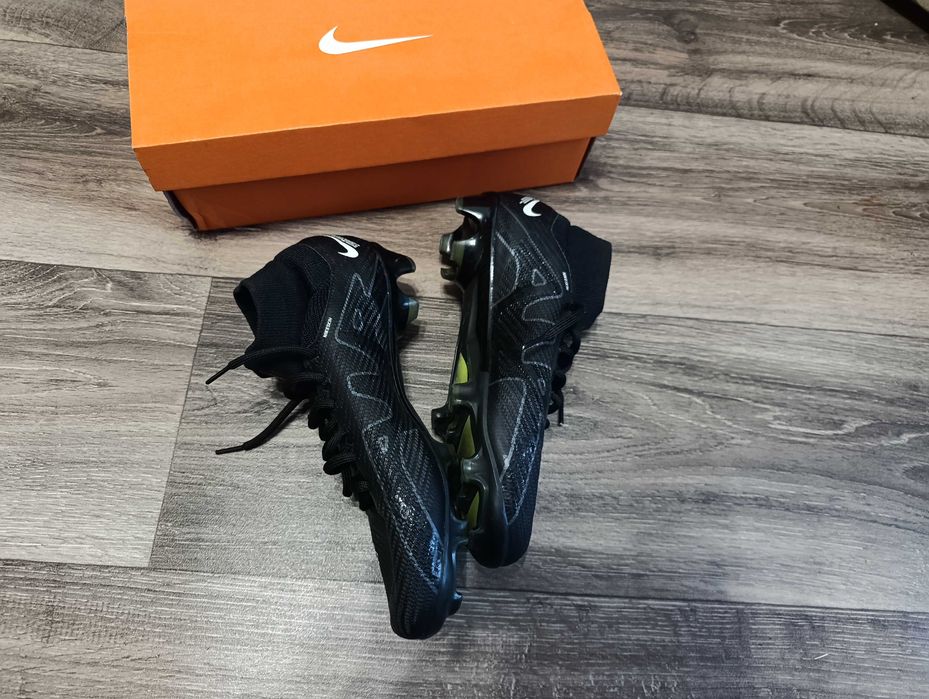 Футбольне взуття бутси Nike