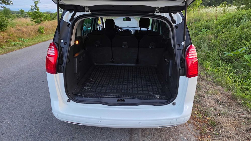 Peugeot 5008 2014 7 місць дизель 1.6 - генератор на колесах