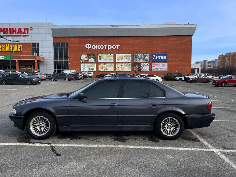 Продам BMW e38 2.5дизель