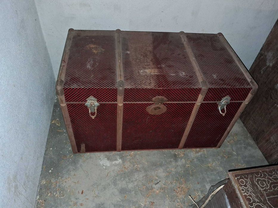Arcas Baus de madeira e metal
