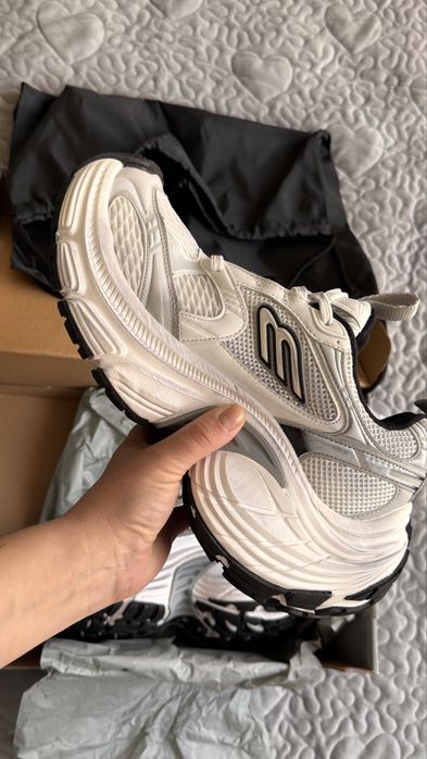 Balenciaga 10 XL в наявності