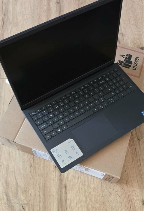 Dell Inspiron 3520-2055 – stan idealny, jak nowy!