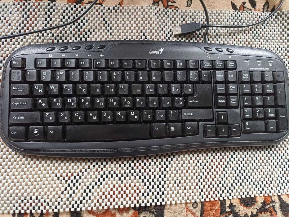 Клавиатура Genius KB-M200 Black usb. Небольшой дефект.