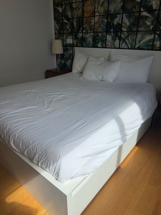 Cama IKEA MALM 160x200 branca com 4 gavetas e estrado.