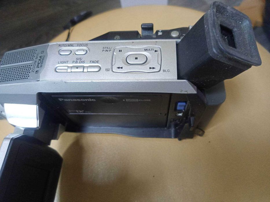 Видеокамера Панасоник  под малую кассету. Чистый японец.