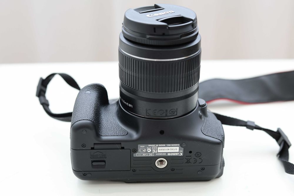 Canon EOS 600D com lente EF-S 18-55mm