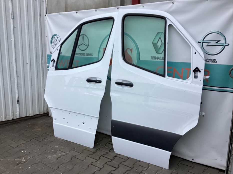 Дверка Передня Ліва Права Mercedes Sprinter 907 910 двери передниє