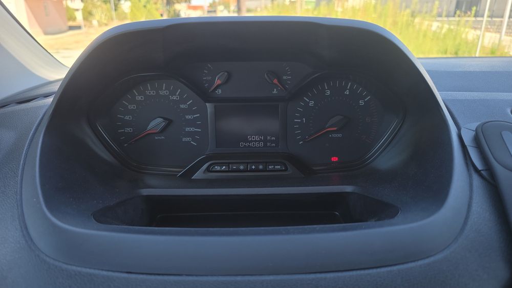 Peugeot Partner 1.5 BlueHDi (3 Lugares) – Janeiro 2023 – Apenas 44.068 km