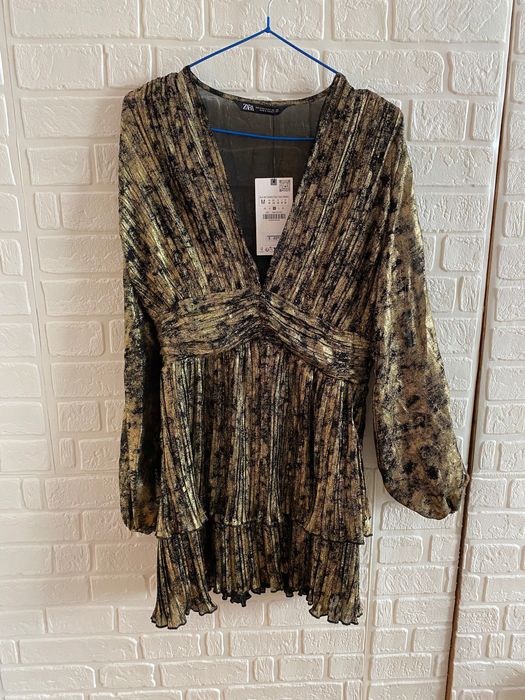 Прекрасна та стильна сукня від Zara