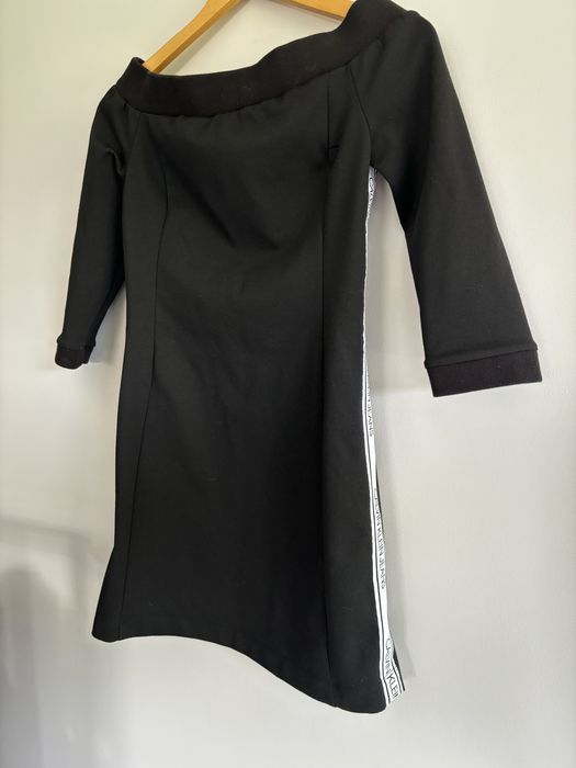 Calvin Klein Jesns mala czarna sukienka mini XS lampas