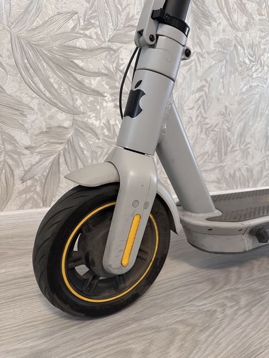 Електросамокат Ninebot KickScooter MAX G30LE