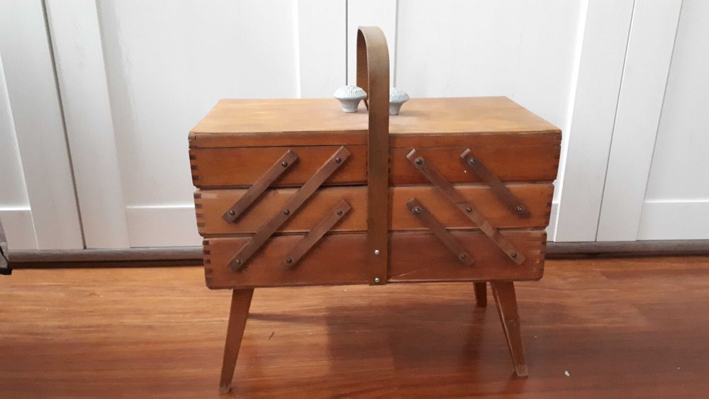 niciak drewniany na nóżkach pojemny