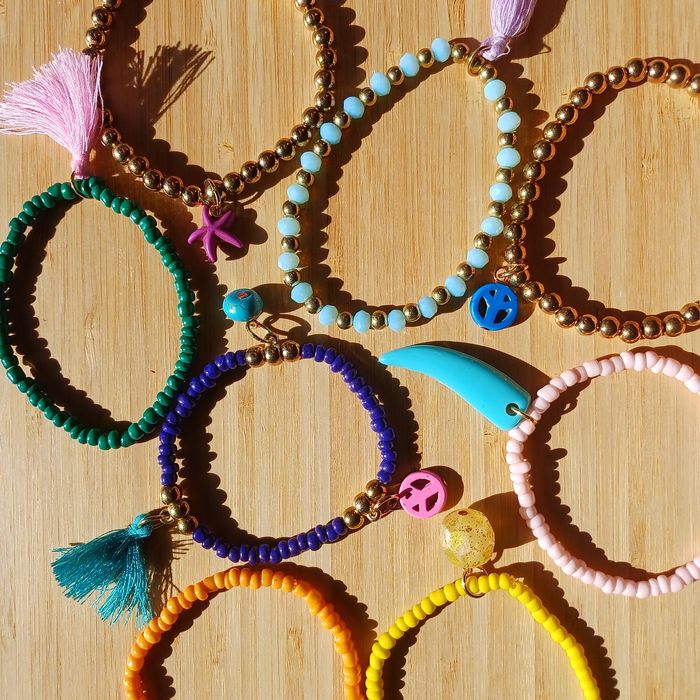 Conjunto de pulseiras modernas e fashionista missangas pérolas e cristais