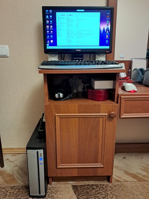 Комп+монік,клава,миша,колонки. SFF IntelCore 2Quad CPU 4GBRAM 320GBROM