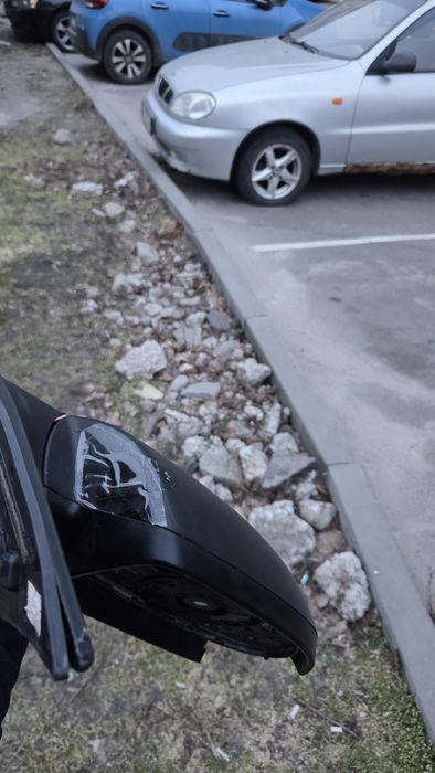 Правое Зеркало Hyundai Accent 2009