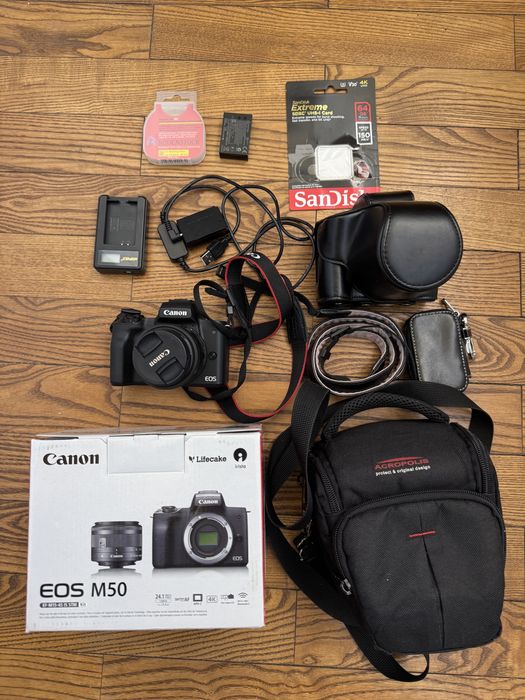 Фотоапарат Canon EOS M50 та аксесуари до нього