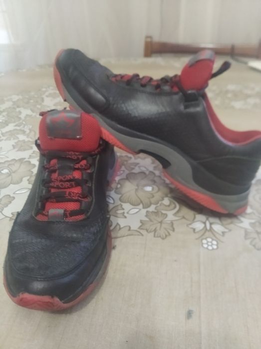 Шкіряні дитячі кросівки 38р.