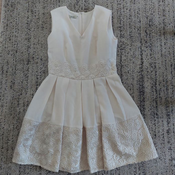 Sprzedam koronkową sukienkę