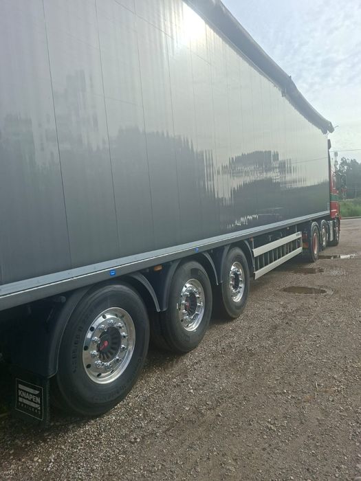 Conjunto Volvo com piso móvel