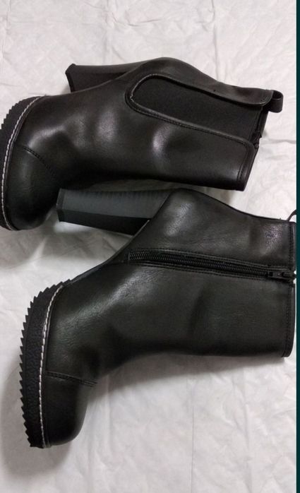 Botas para senhora, como novas.