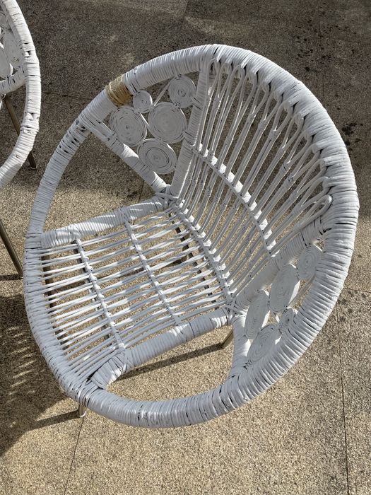 Conjunto de cadeiras e mesa em verga