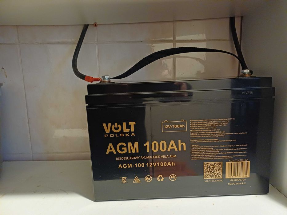Солнечный инвертор Volt Polska SINUS PRO 1000 S 12/230V + AGM 100 Ah