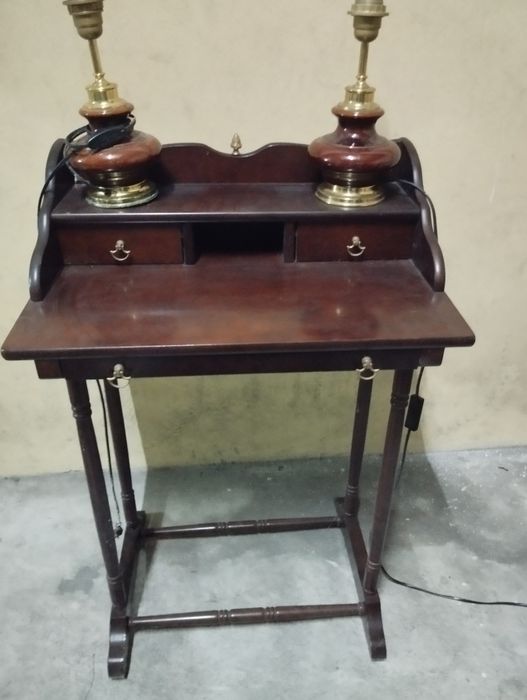 Mesa/escrivaninha