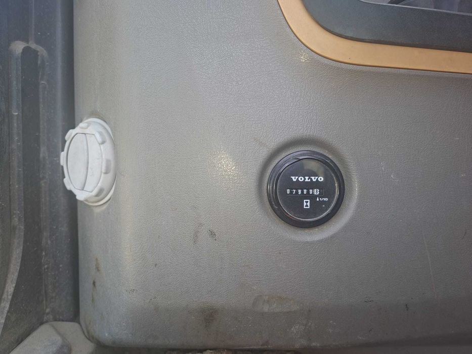 MÁQUINA DE RASTOS VOLVO ECR88D