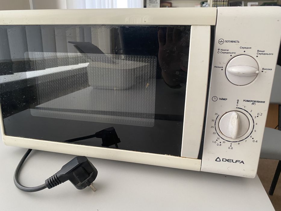 Продаю мікрохвильову  піч