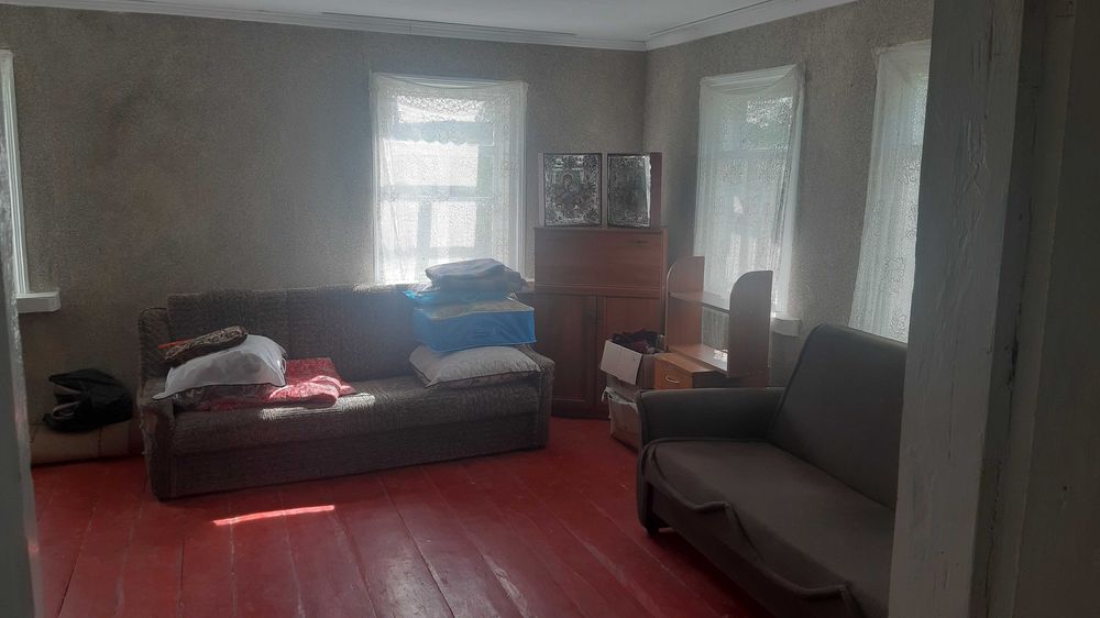 Продам будинок та земельні ділянки