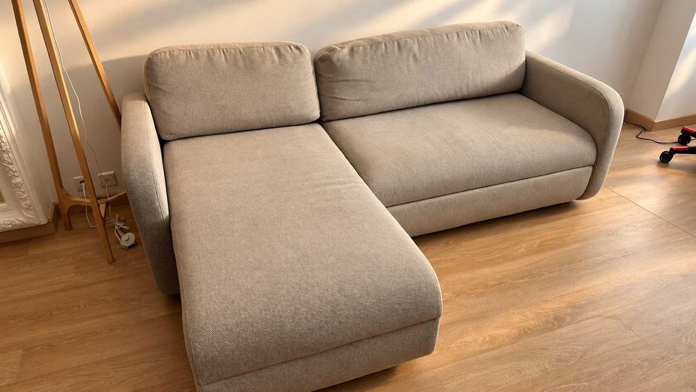 Sofá-cama chaise-longue bege com arrumação