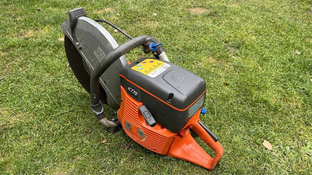 Pila spalinowa do ciecia betonu kostki Husqvarna K770 tarcza 350 mm