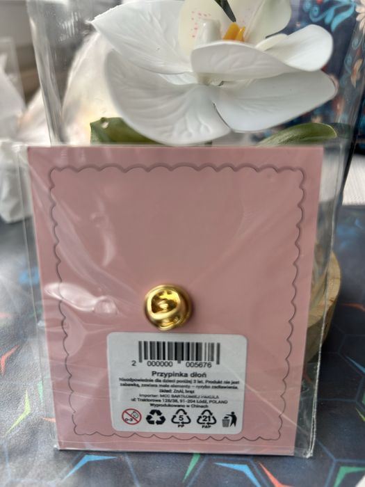Pin dłoń z Rossmanna