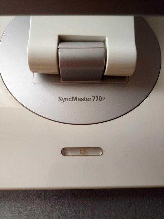 Монитор Samsung SyncMaster 770p