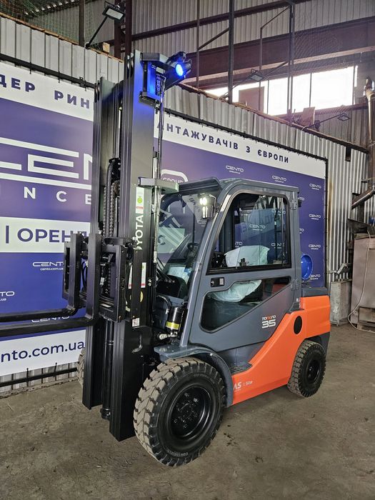 Навантажувачі вилкові в Києві. Вилочные погрузчики Тойота.