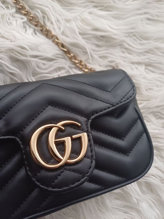 Torebka gucci z złotym paskiem