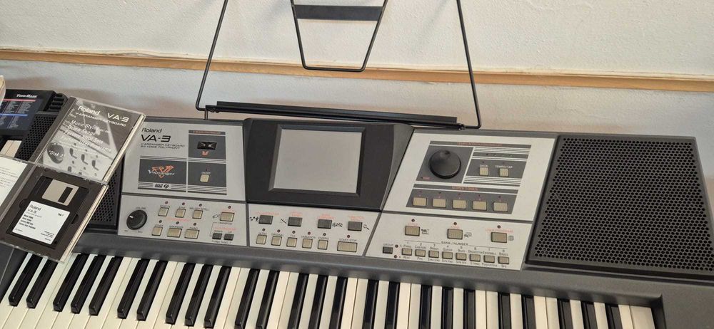 Órgão Roland VA-3 V-Arrange usado