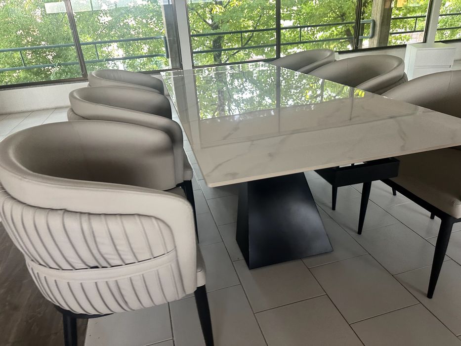 Mesa em Mármore com Cadeiras em Pelex6