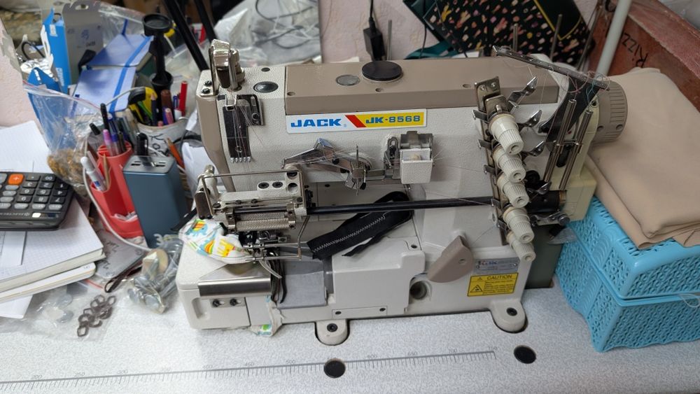 Промислова розпошивальна швейна машина JACK JK-8568 (повний комплект)