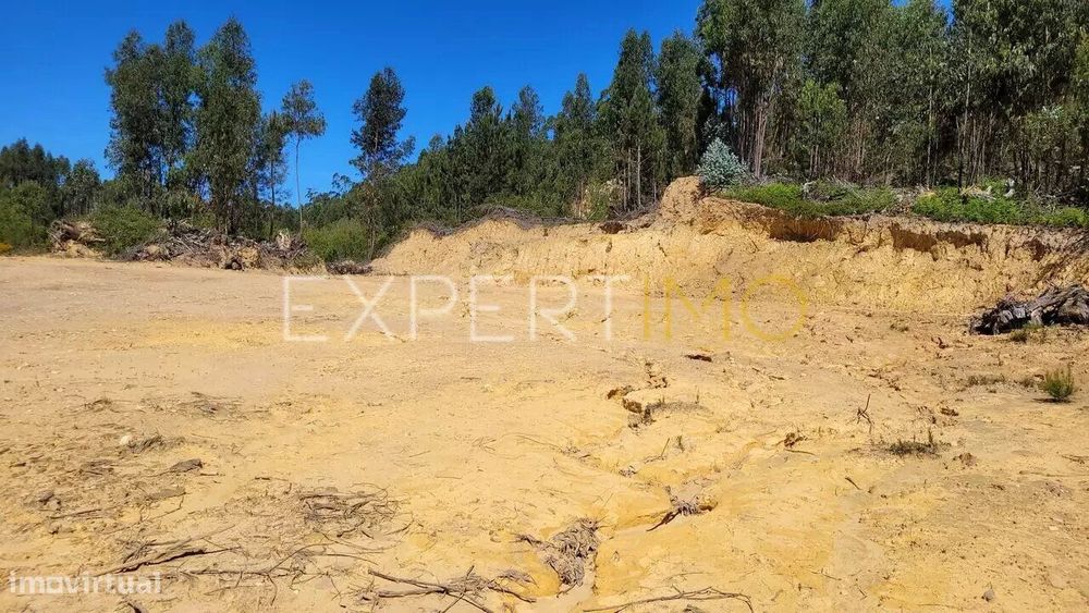 Terreno Urbano com projeto aprovado para armazém - Ourém