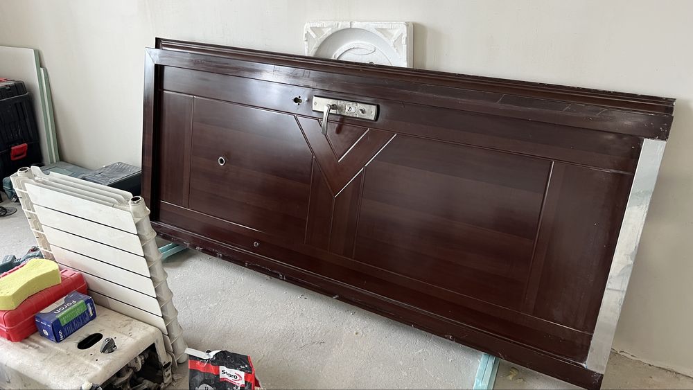 Вхідні двері 205 см х 86,5 см товщина 10 см