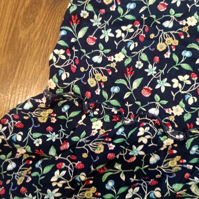 Sukienka plus size, falbanki, łączka, poziomki, rękaw 3/4