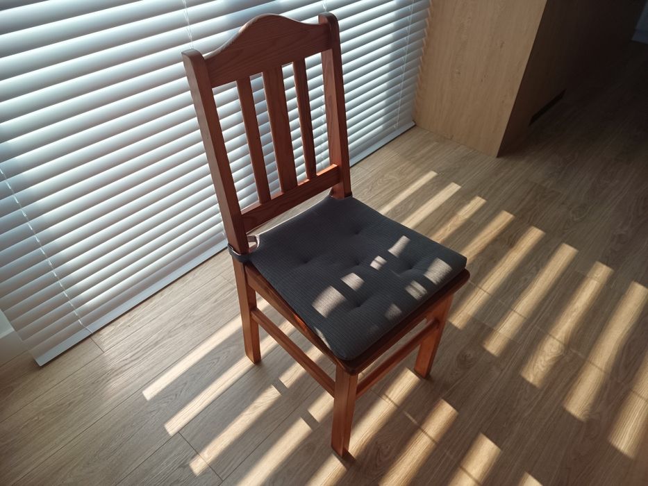 Stół z krzesłami (6 krzeseł)komplet