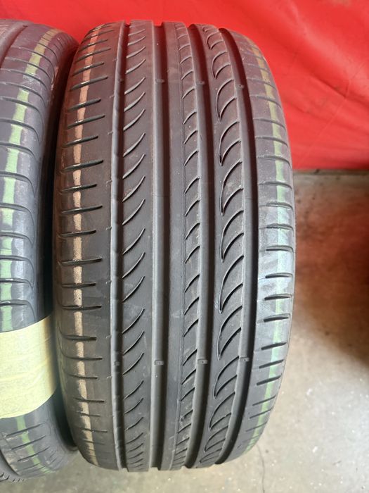 Pneus 235/55/17 Michelin + Pirelli Impecaveis