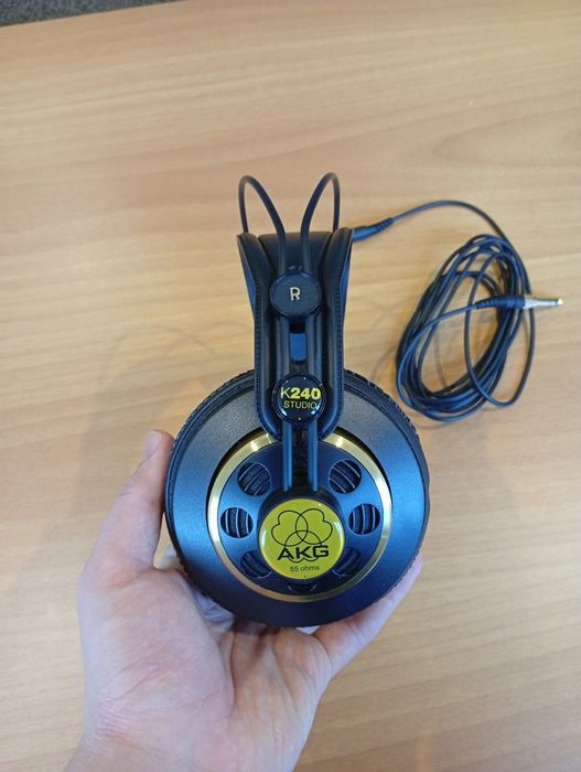 Fones AKG K-240 Studio Novos