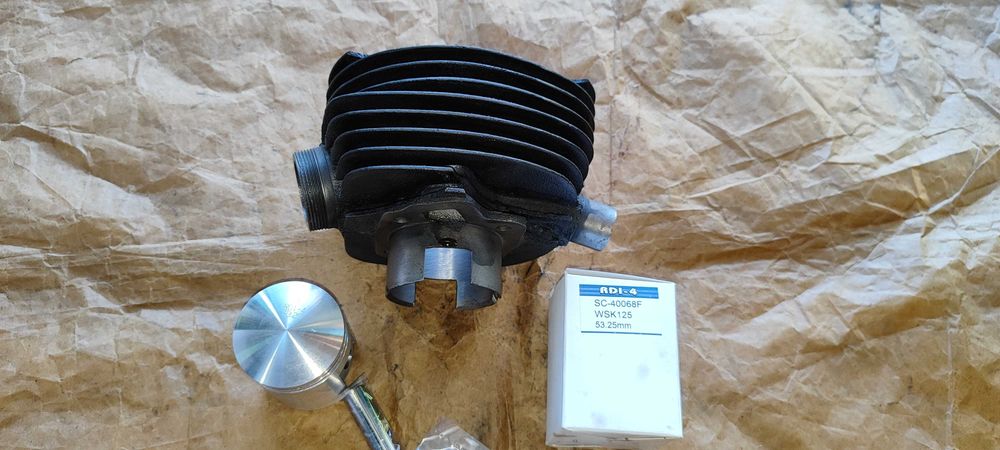 Cylinder WFM 125 G16 WSK ZMD oryginał PRL nowy po szlifie zestaw