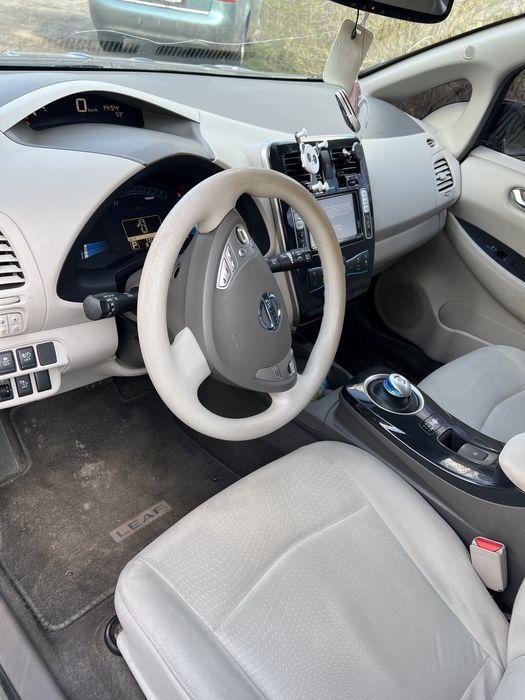 Продам своє авто Nissan Leaf